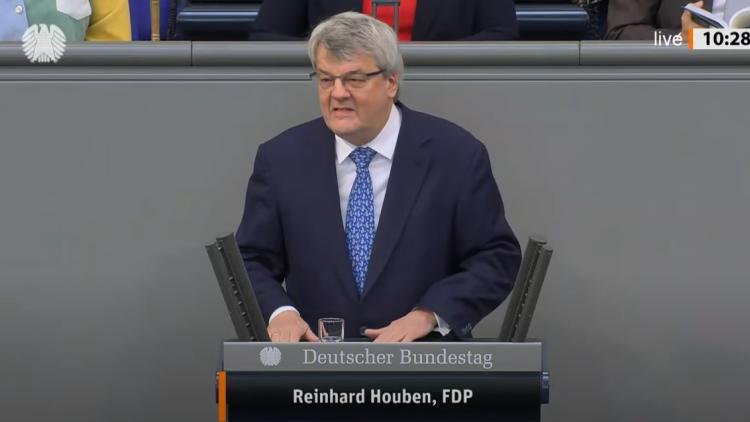 Reinhard Houben spricht im Bundestag
